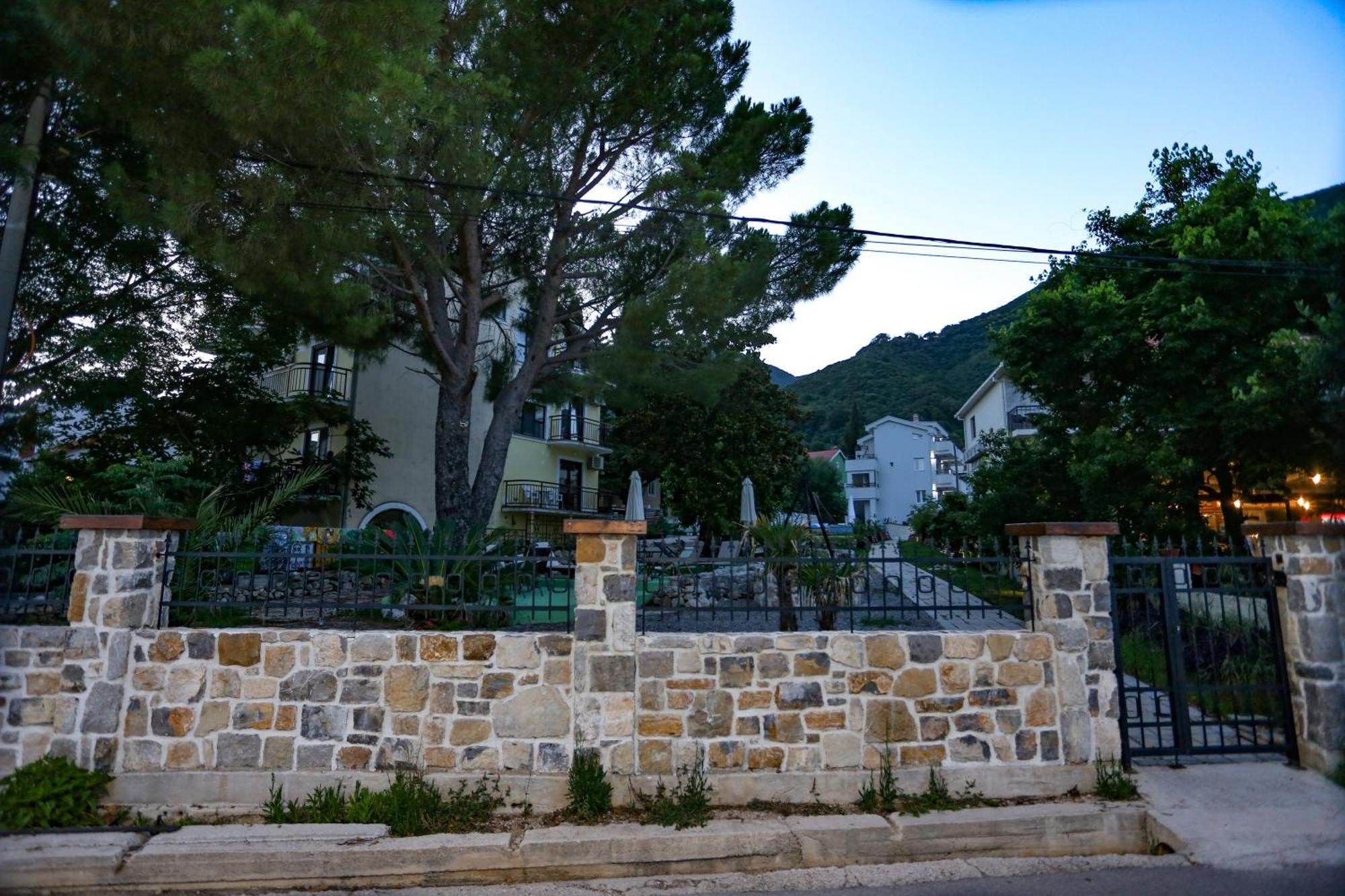 Apartments Cukovic ヘルツェグ・ノヴィ エクステリア 写真